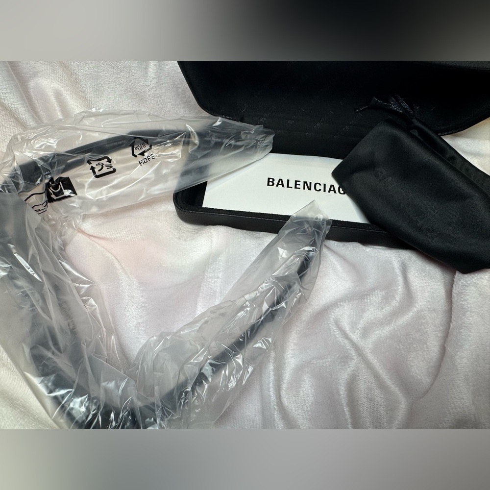 Balenciaga Authentic Oversized Black Shield Sunglasses BB-0024-S 004 NWT - Picture 8 of 14